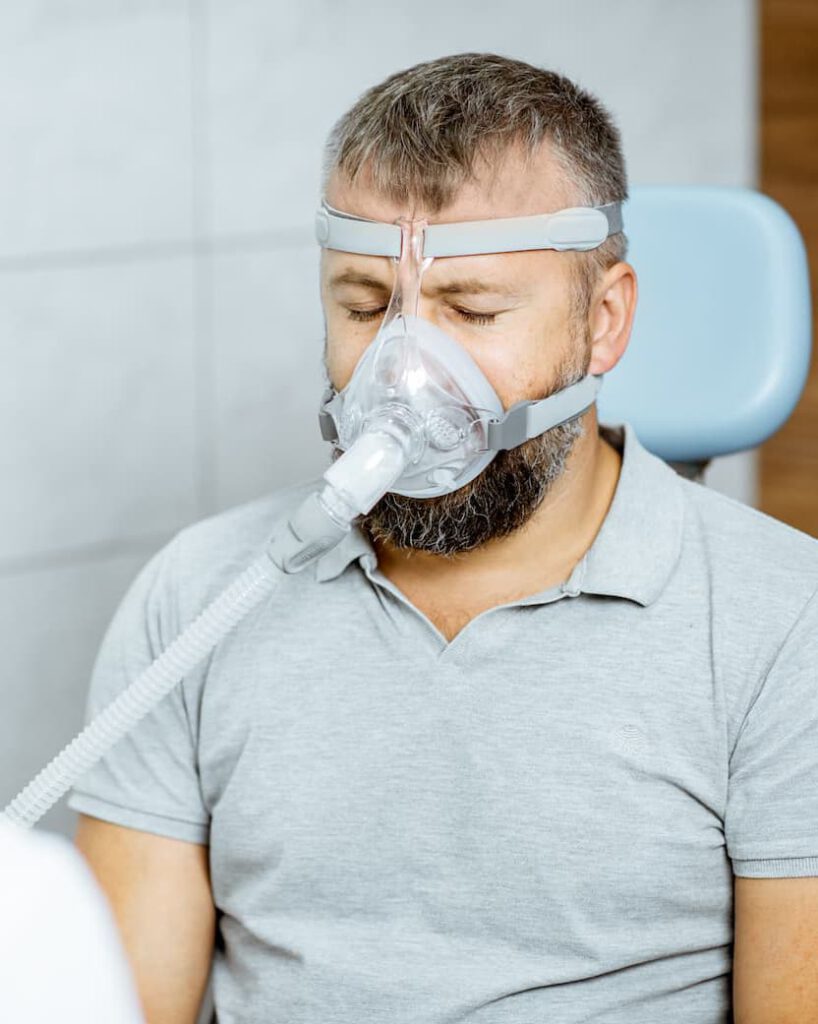 medical-treatment-with-breathing-mask.jpg