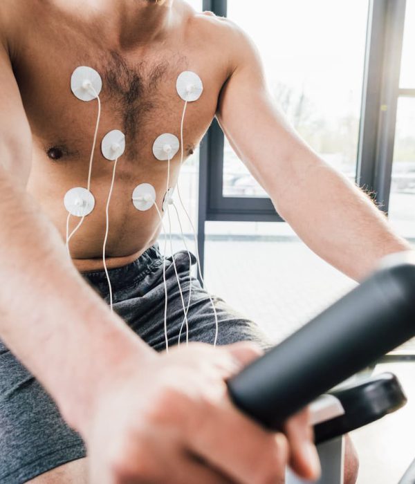 cropped-view-of-sportsman-with-electrodes-training-2022-12-16-15-36-51-utc-1.jpg